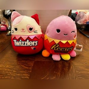 Squish mellows 5 inch set! Reese's octopus and Twizzler kitty cat !